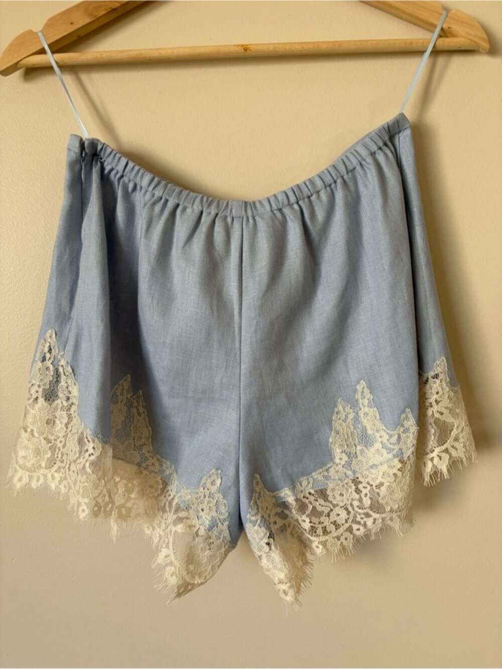 NEW Reformation Fern Cloud Blue Lace Trim Linen Shorts Elastic Waist | US M - Picture 8 of 12